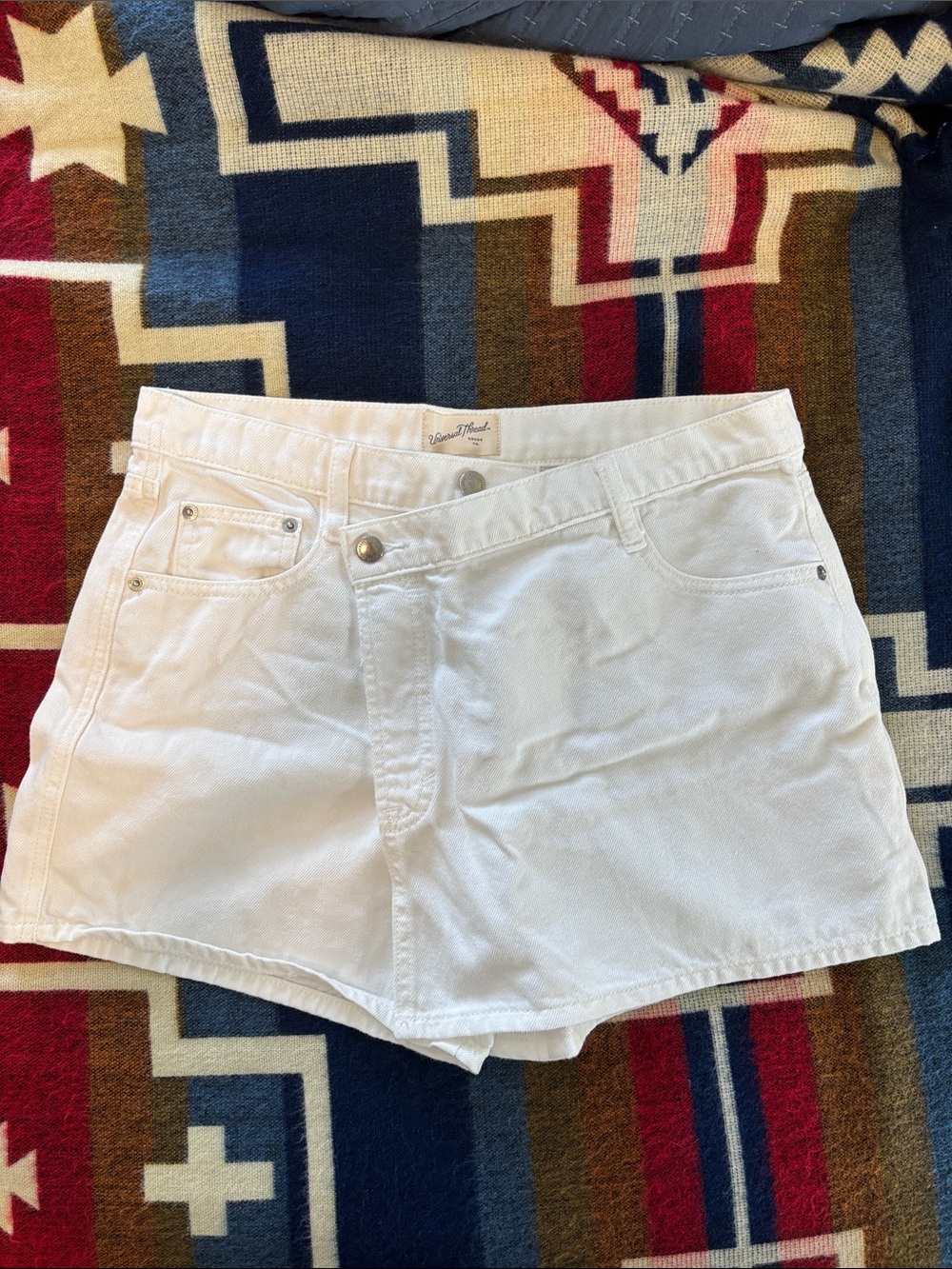 Universal Thread White Denim Women’s Skort with Asymmetrical Waist Detail